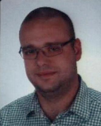 Patryk Nowakowski ma 26 lat, to mieszkaniec Rzepina (województwo lubuskie). Ostatni kontakt telefoniczny z zaginionym miał miejsce 15 stycznia br. - PATRYK-NOWAKOWSKI-