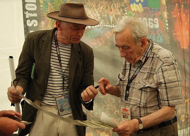 Tadeusz Mazowiecki i Bogdan Nowak na Przystanku Woodstock w 2009 roku