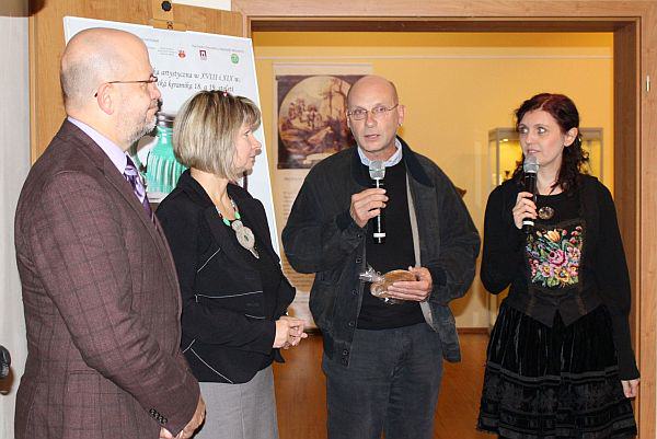 Od lewej zastepca prezydenta Boleslawca Kornel Filipowicz, dyrektor Muzeum Ceramiki Anna Bober-Tubaj, dyrektor Schlesisches Museum zu Gorlitz oraz Johanna Kutschera